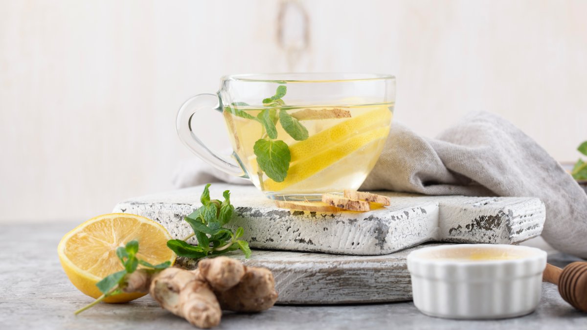 Conheça os benefícios e riscos do shot de gengibre, aliado natural contra gripes e cansaço