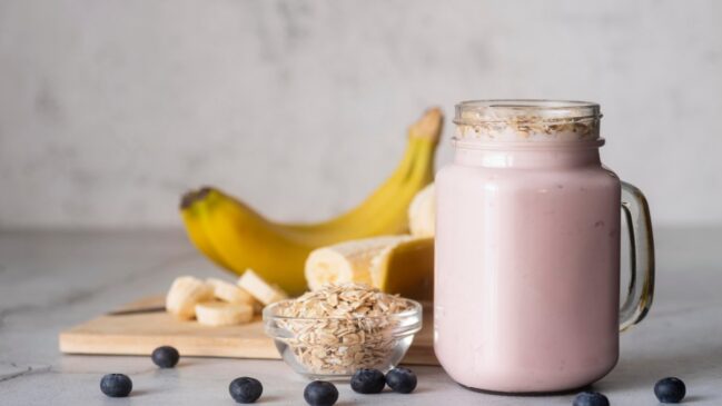 As vitaminas caseiras ricas em proteínas se consolidam como grandes aliadas para quem busca otimizar a recuperação muscular após os exercícios