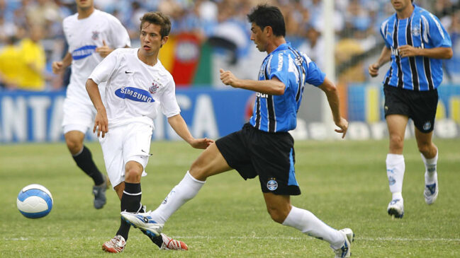 Éverton Ribeiro já teve passagens por seis clubes brasileiros