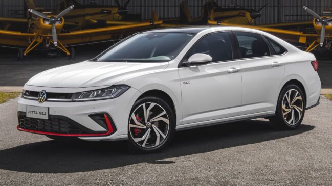 Jetta GLI traz seis airbags e pacote completo de assistentes de condução (ADAS)