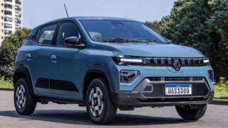 Lançado originalmente em 2022, o Kwid E-Tech se consolida como a porta de entrada para a mobilidade elétrica no Brasil, com proposta urbana, eficiente e acessível