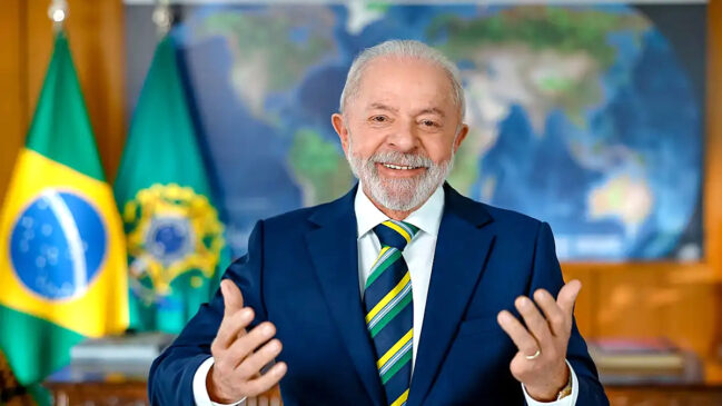 Presidente Luiz Inácio Lula da Silva (PT) sancionou a lei n&ordm; 15.263/2025, que proíbe o uso da linguagem neutra por órgãos e entidades da administração pública federal