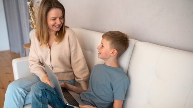 Crianças se sentiram mais amadas após conversarem com os pais sobre esses temas