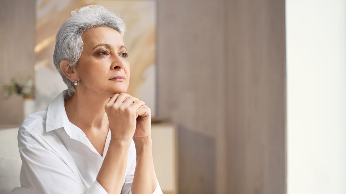 A Dra. Júlia Reis reforça que o cuidado com a saúde feminina deve ser personalizado e integral: "Cada mulher vive a menopausa de forma única. Fotos: Freepik
