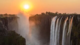 Segundo a publicação, entre as atrações que tornam o país único estão as Cataratas Vitória