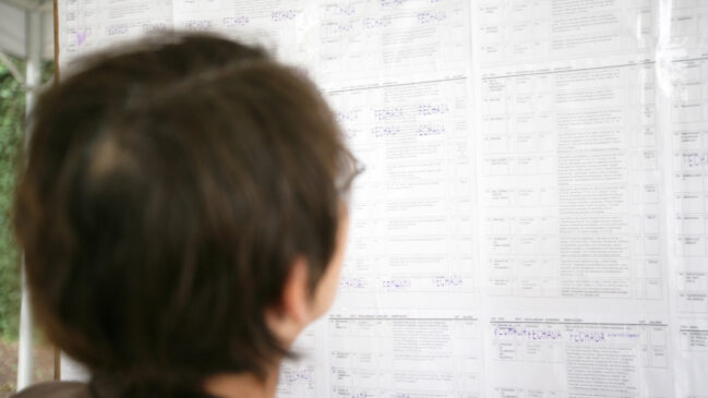 No trimestre encerrado em janeiro de 2026, a taxa de desocupação ficou em 5,4%, segundo a PNAD Contínua do IBGE, o menor nível da série histórica para esse período
