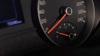 Não abastecer o seu carro pode gerar um grande problema, saiba qual