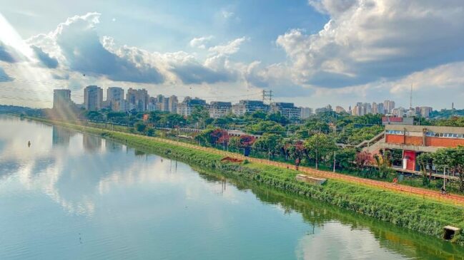 O site também diz que a cidade se concentrou em tornar apenas uma parte bonita: a região próxima ao Rio Pinheiros - (Joseph Silva/Gazeta de S.Paulo)