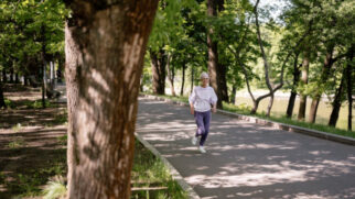 O passo deve ser rápido e constante: entenda a qualidade ideal da caminhada e como associar esse hábito valioso à dieta para potencializar a perda de peso