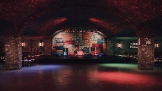 Originário de Liverpool, o local já recebeu nomes como Beatles, Rolling Stones e Oasis