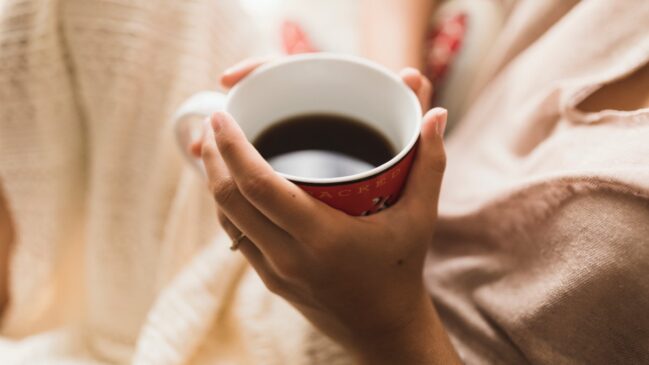 A união entre cafeína e cochilo pode ser mais poderosa do que se imagina