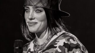 Billie Eilish caiu após ser puxada por fã