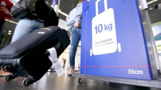 Relator incluiu o direito de o passageiro levar volume de até 12 quilos no bagageiro da cabine