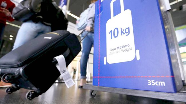 Relator incluiu o direito de o passageiro levar volume de até 12 quilos no bagageiro da cabine