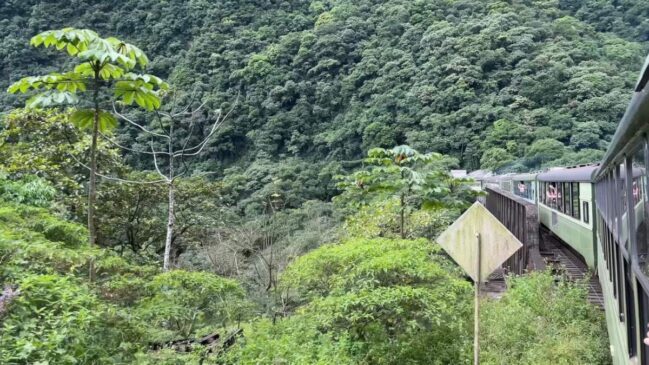 Além do passeio de trem, o rio se enche e parece ainda mais a cidade italiana