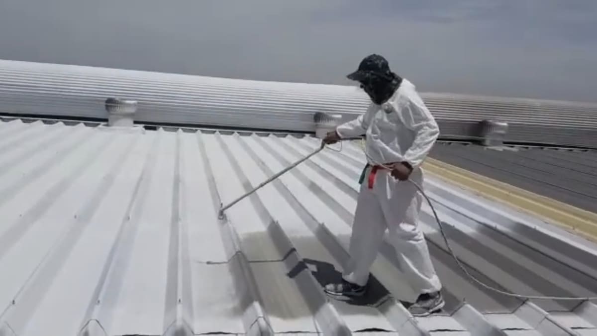Esse método econômico ajuda a diminuir a temperatura de telhados de zinco