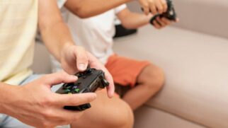 Estudos da American Psychological Association indicam que jogos estratégicos melhoram em até 30% a capacidade de tomada de decisão em crianças
