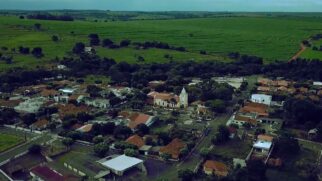 Cidade oferece ritmo tranquilo e paisagens naturais