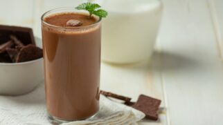 Segundo o rótulo da versão de 200 ml, o Toddynho é composto por soro de leite reconstituído, cacau e óleo vegetal, entre outros elementos. 