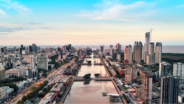 O equilíbrio entre custo de vida, cultura e qualidade urbana faz de Buenos Aires uma das capitais mais atrativas da região.
