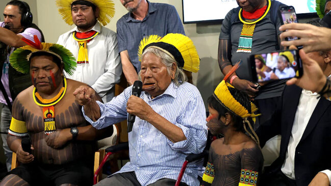 Cacique Raoni durante participação na COP30