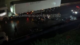 Acidente aconteceu por volta das 21h30, e chovia quando o veículo caiu na rodovia Anchieta