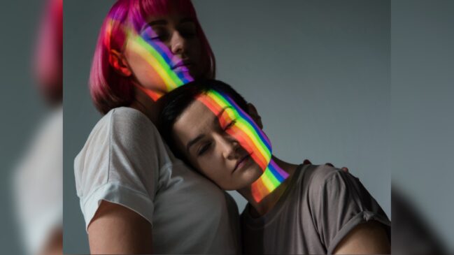 O estresse de minoria mostra que desigualdade não é apenas social; ela também é biológica. Impacta o sistema nervoso, o metabolismo e a própria expectativa de vida.