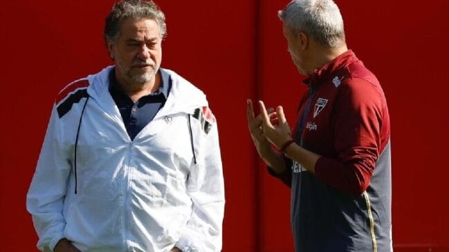 Crespo e diretoria do São Paulo mostram discursos de realidades diferentes do mesmo clube