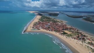 Galinhos fica distante cerca de 160 km da capital Natal, sendo cerca de três horas de carro