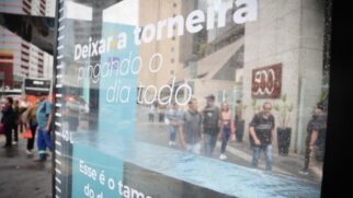 Tótem mostra a partir desta terça-feira (18/11) na prática como o desperdício de água gera impacto