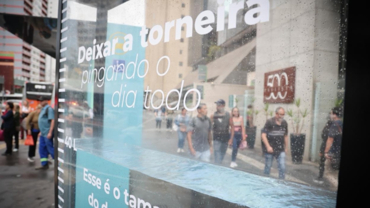 Tótem mostra a partir desta terça-feira (18/11) na prática como o desperdício de água gera impacto