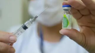 Meningite é uma inflamação das membranas que envolvem o cérebro e a medula espinhal