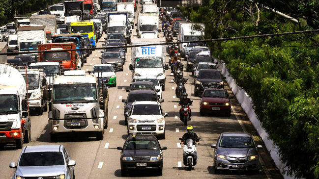 Retomada do transporte de moto por app deve alterar o trânsito