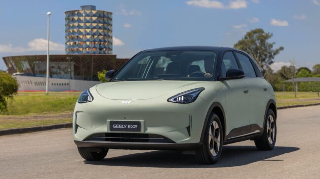 Modelo 100% elétrico reforça expansão da Geely, que prepara montagem no país em parceria com a Renault