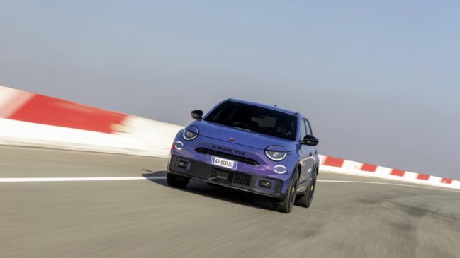 Marca apresenta esportivo elétrico, SUV atualizado e um conceito que indica o futuro do seu design