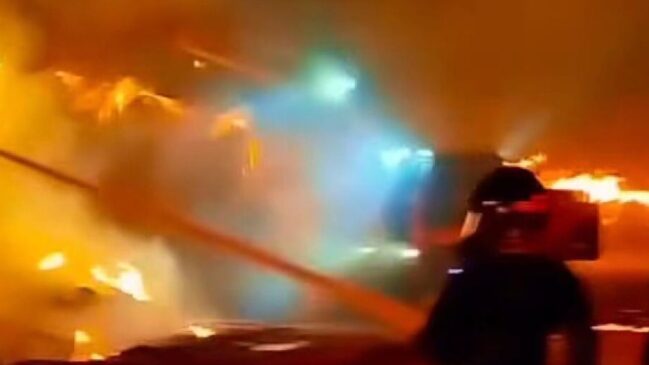 Composição avançava pela Vila Esperança quando os moradores acionaram o Corpo de Bombeiros
