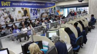 Entre os cargos disponíveis, o destaque é para operador de teleatendimento