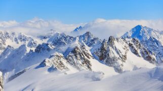 Espaço de 160 metros quadrados permite atividades como fazer anjinhos na neve