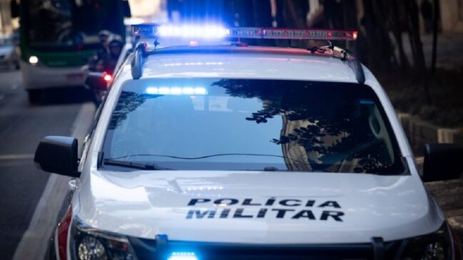 Idoso teria ameaçado familiares com uma marreta antes de ser atingido pela filha