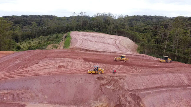 Obra fica perto do quilômetro 32 da rodovia, que está sob concessão da Ecovias Imigrantes, em São Bernardo do Campo