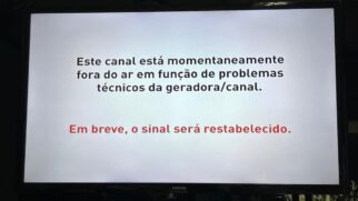 Imagens de transmissão da RedeTV! saíram do ar durante o programa 'Brasil do Povo'