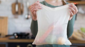 Com bom senso e atenção às etiquetas, pode ser um aliado para prolongar a vida útil das roupas mais delicadas, economizar tempo na lavanderia e evitar dores de cabeça