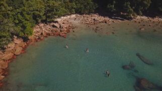 Além de apreciar o cenário, existem outras atividades que você pode fazer nessa piscina; confira