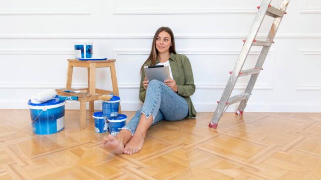 Tintas especiais permitem renovar o piso antigo com aparência de novo, sem precisar trocar o revestimento
