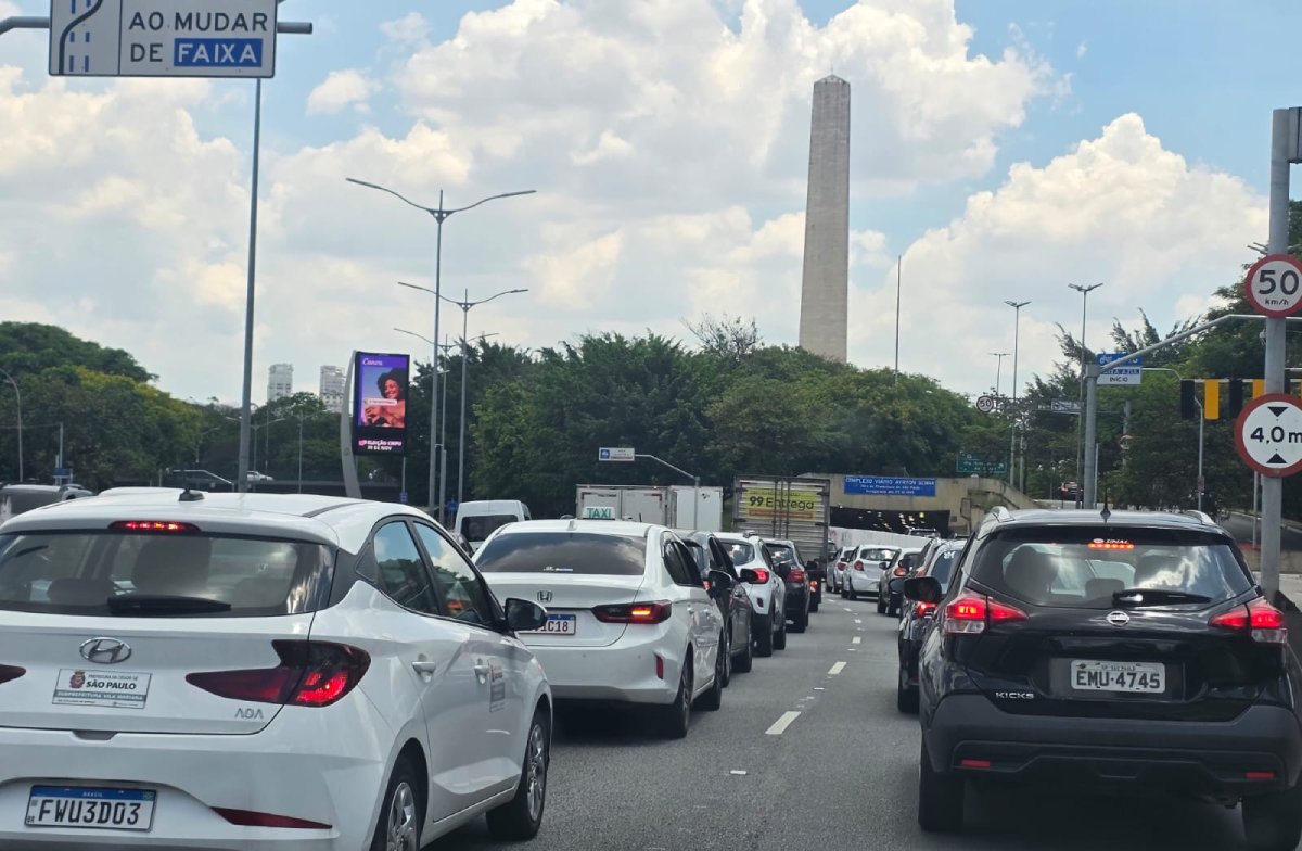 Com 159 km de lentidão, a zona sul concentra quase o dobro do congestionamento registrado nas zonas norte e leste
