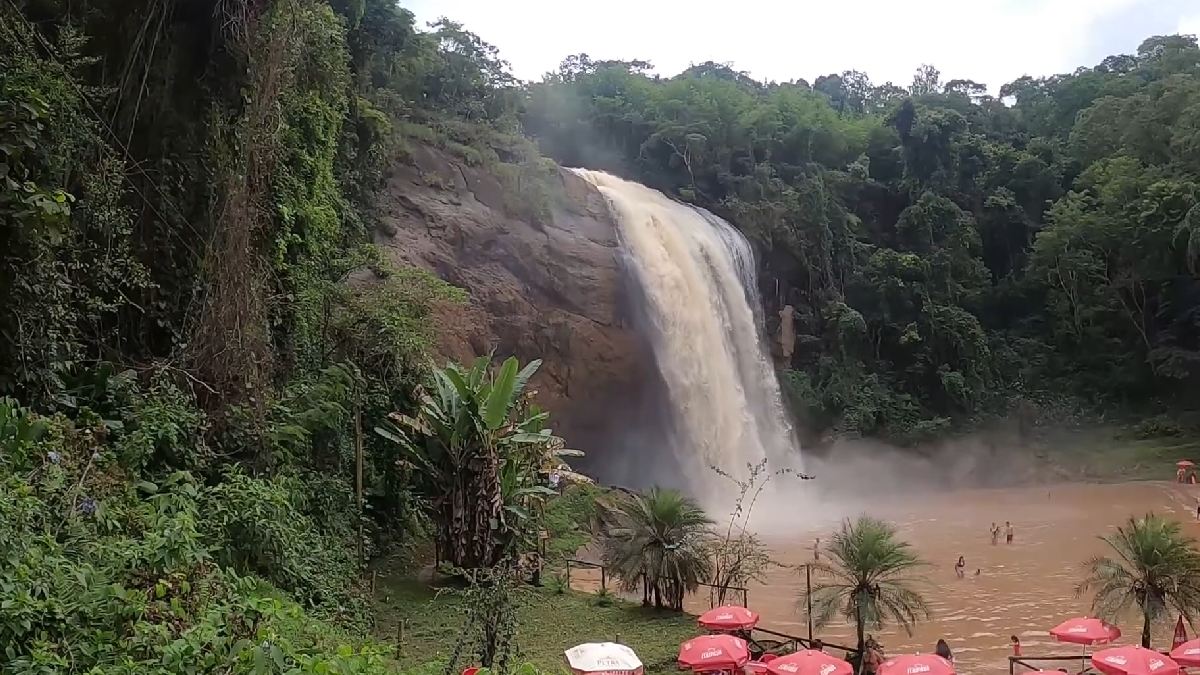Uma das cachoeiras mais lindas do Brasil fica no interior de SP