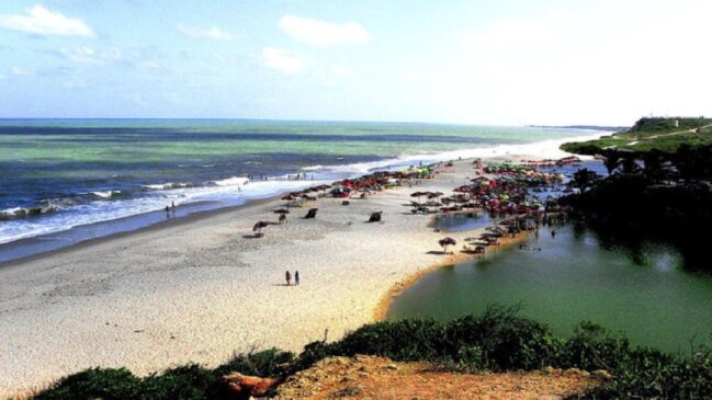 Praia Bela possui um clima tranquilo e mar agitado