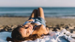 Jovens buscam mais conforto sem a cadeira de praia