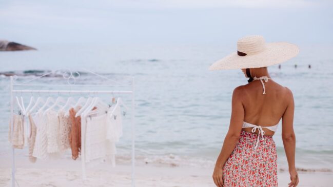 Do biquíni ao passeio pós-praia: veja 5 ideias de looks de praia para arrasar neste verão