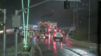 Rodovia SPI 097/055, da Tamoios, esteve totalmente interditada entre as 18h45 e às 20h30